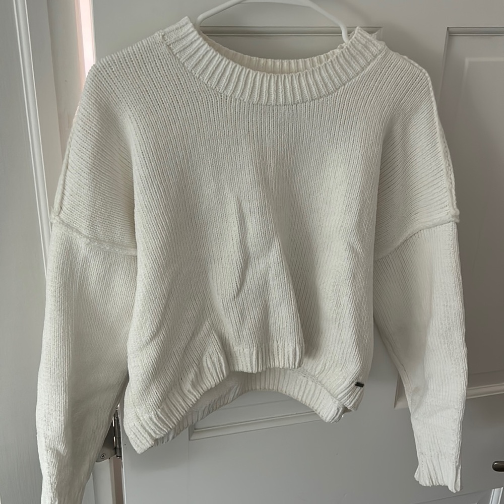Hollister cropped sweater, Size M